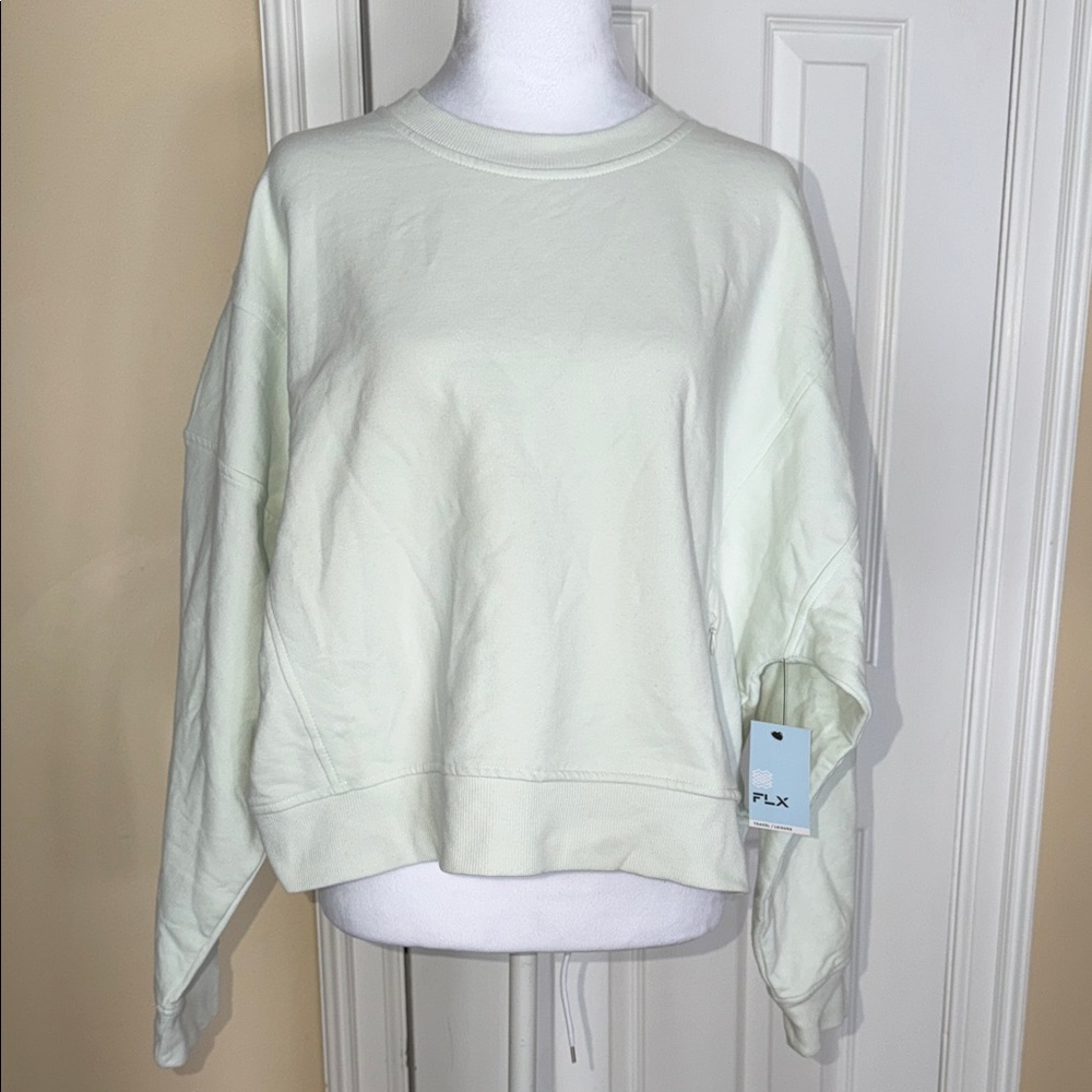 FLX Sweatshirt Front Zip Pocket Cofortable Boxy Fit
Soft Breeze Mint Green Flaw